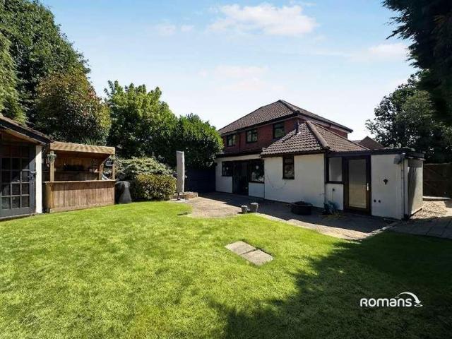 4 bed house for sale