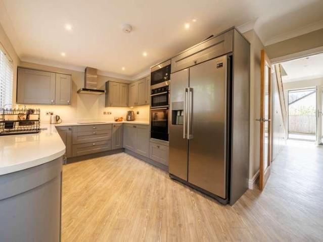 4 bed house for sale