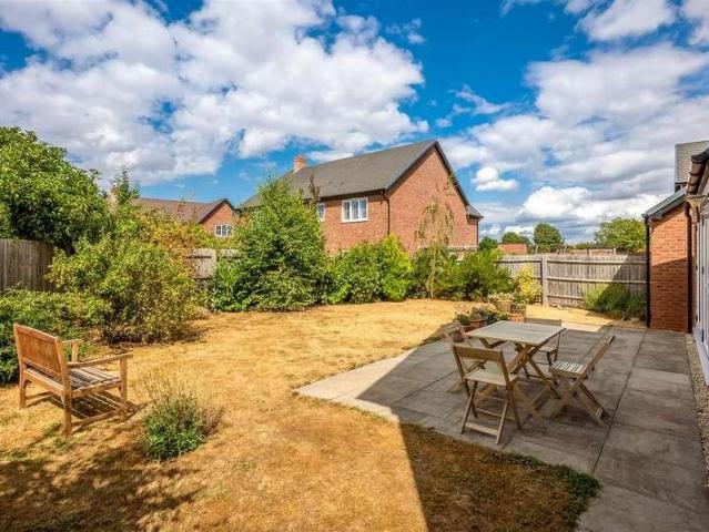 4 bed house for sale