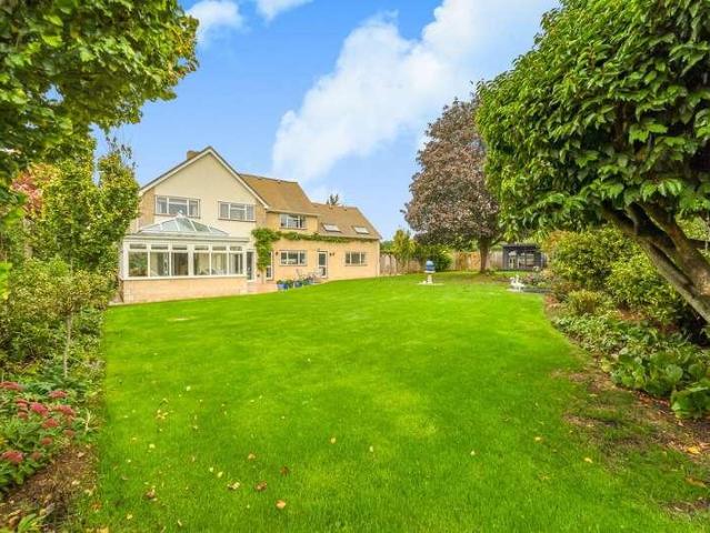 4 bed house for sale