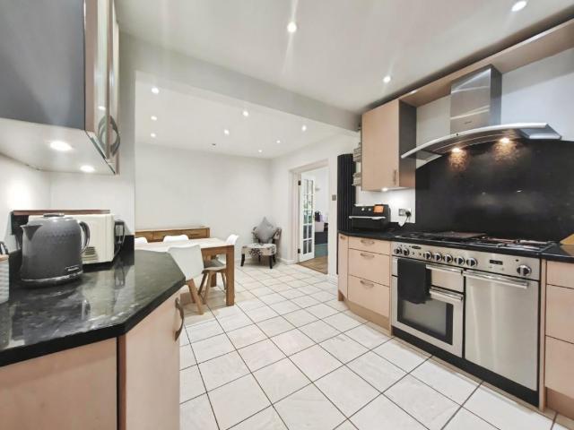 4 bed house for sale