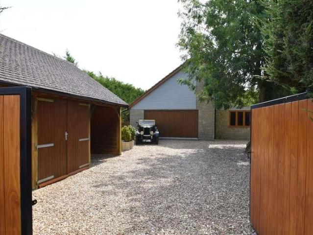 4 bed house for sale
