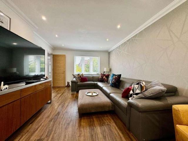 4 bed house for sale