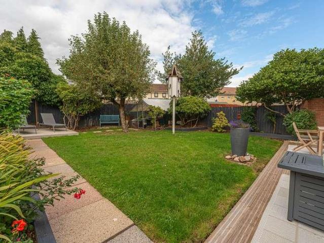 4 bed house for sale