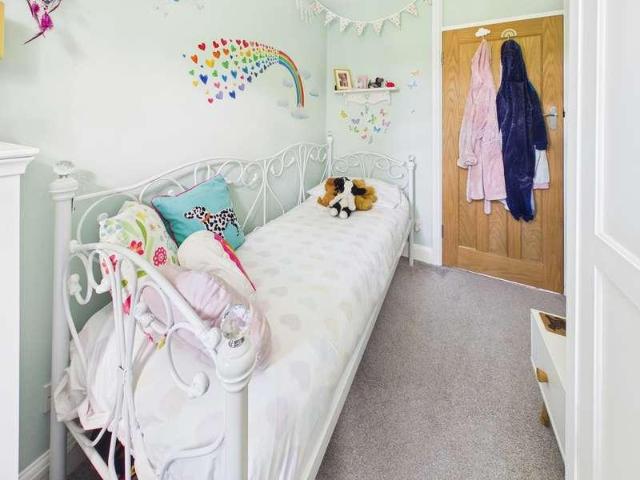 4 bed house for sale