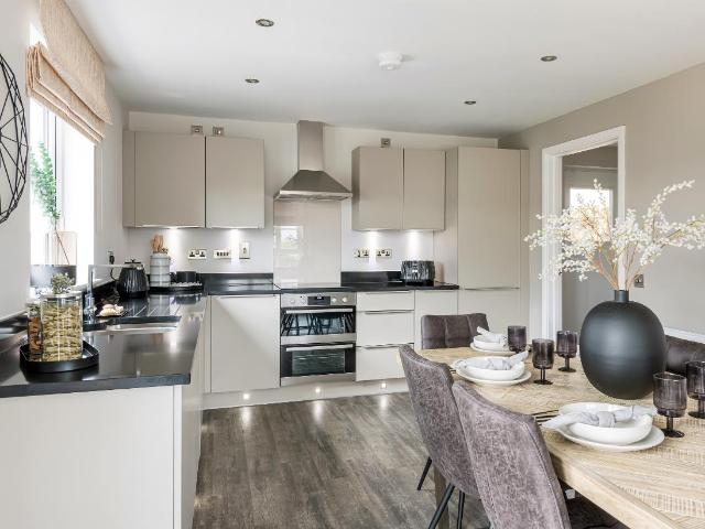 4 bed house for sale