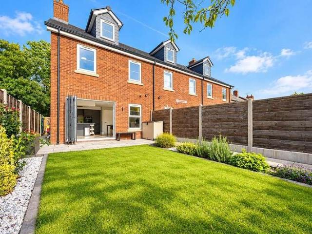 4 bed house for sale