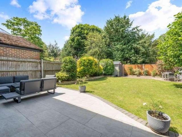 4 bed house for sale