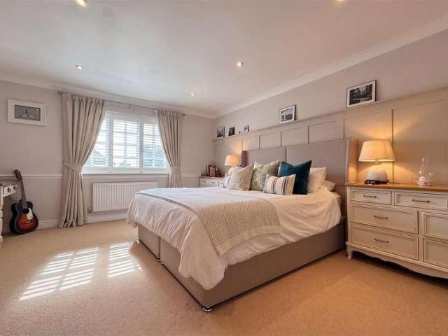 4 bed house for sale