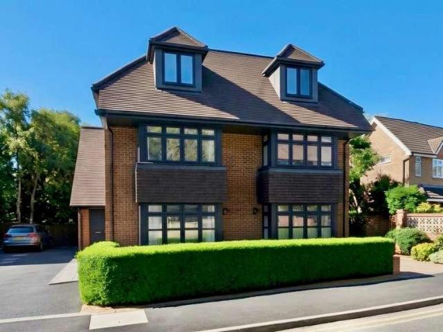 4 bed house for sale