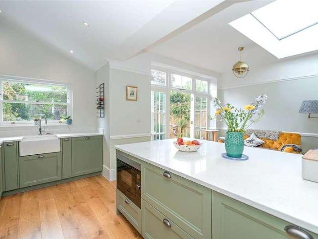 4 bed house for sale