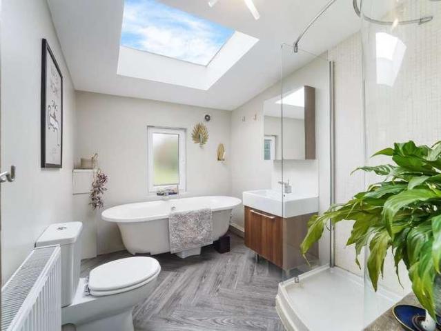 4 bed house for sale
