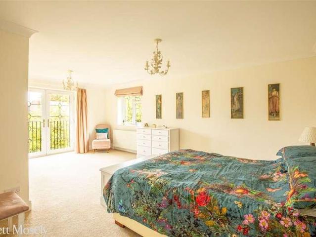 4 bed house for sale