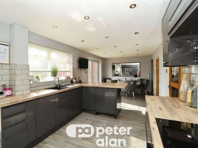 4 bed house for sale