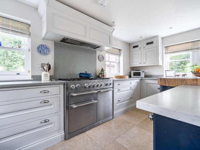4 bed house for sale