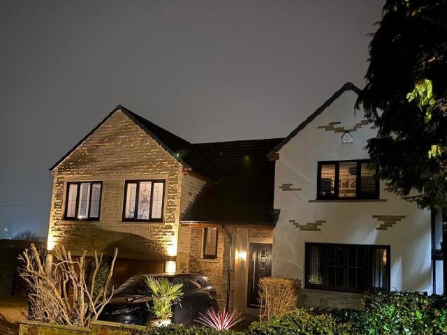 4 bed house for sale