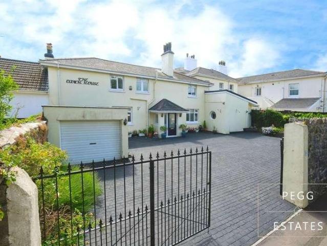 4 bed house for sale