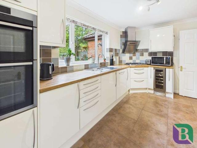 4 bed house for sale