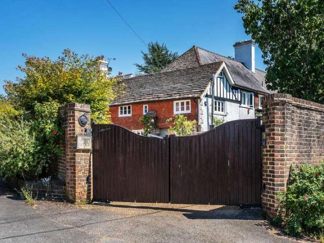 4 bed house for sale