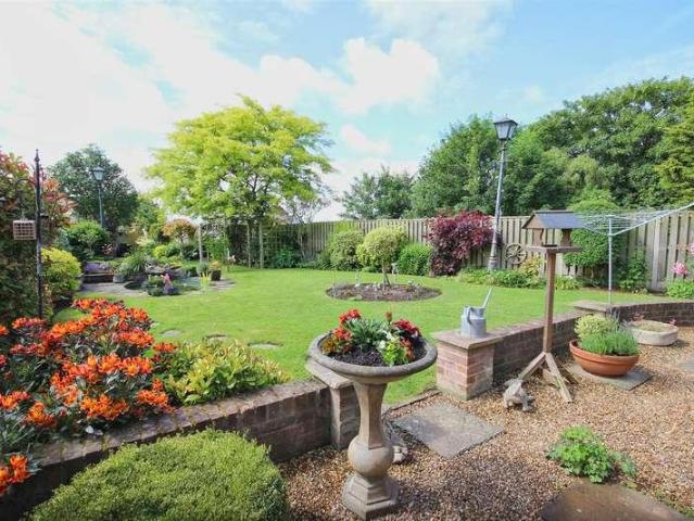 4 bed house for sale