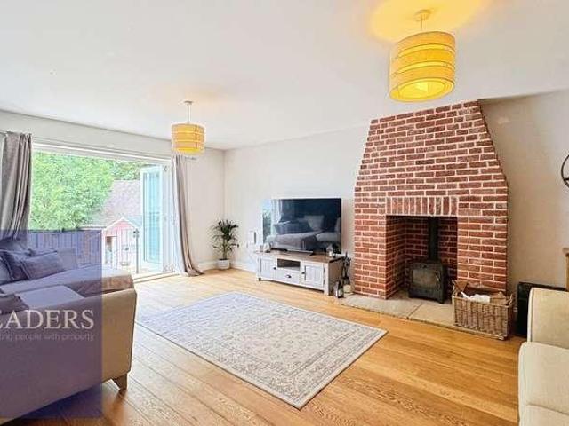 4 bed house for sale