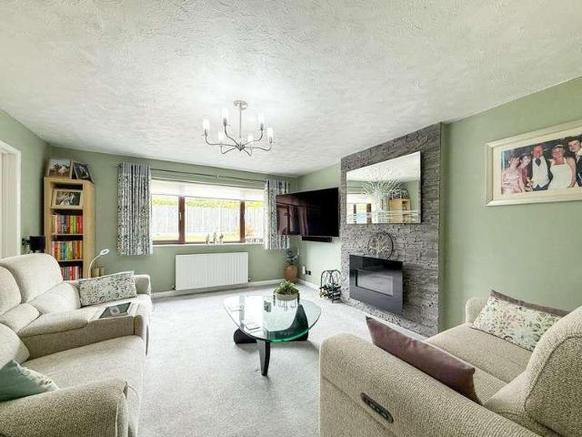 4 bed house for sale