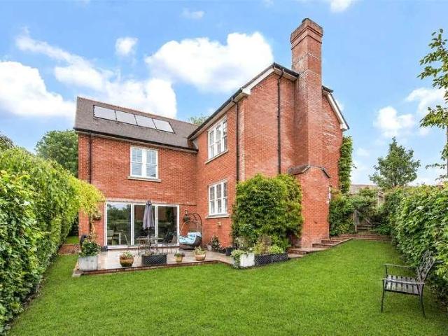 4 bed house for sale