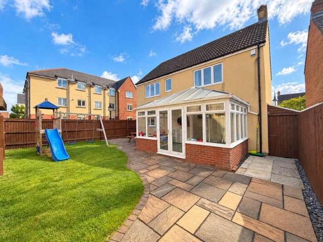 4 bed house for sale