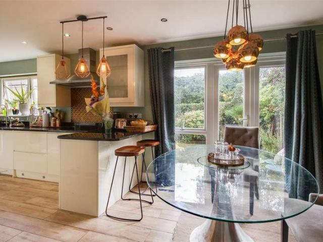 4 bed house for sale