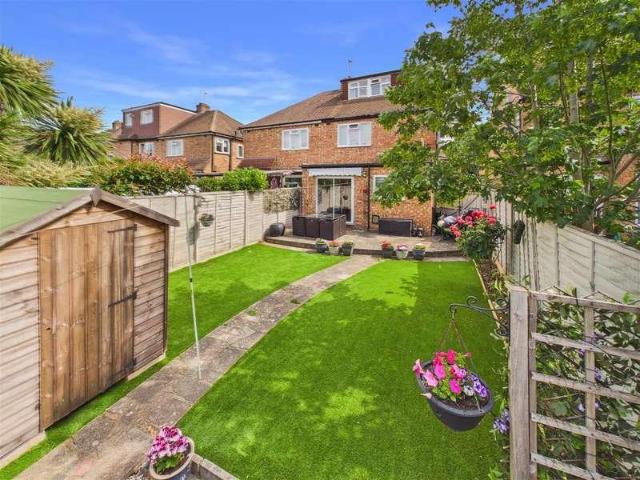 4 bed house for sale