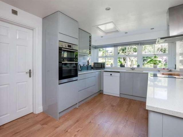 4 bed house for sale