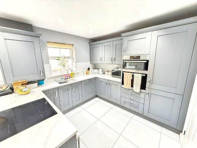 4 bed house for sale