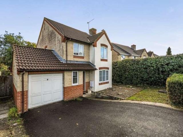 4 bed house for sale