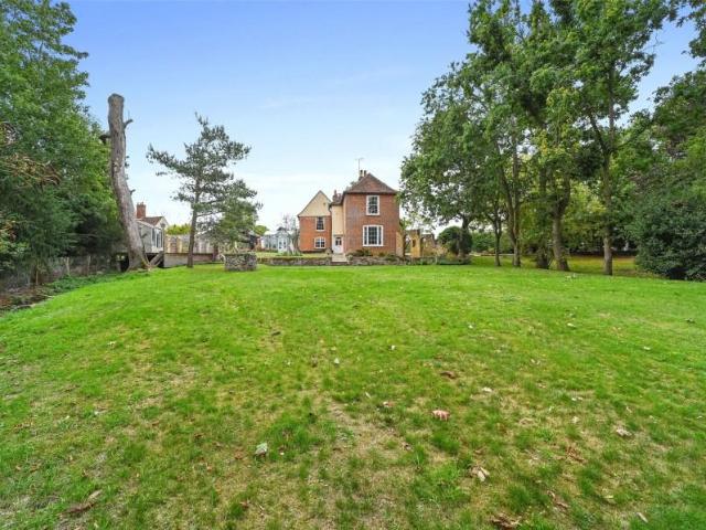 4 bed house for sale