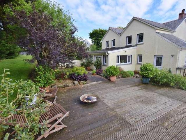 4 bed house for sale