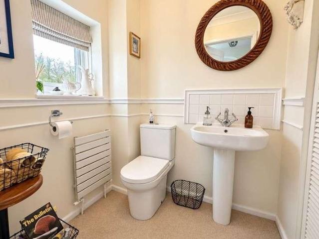 4 bed house for sale