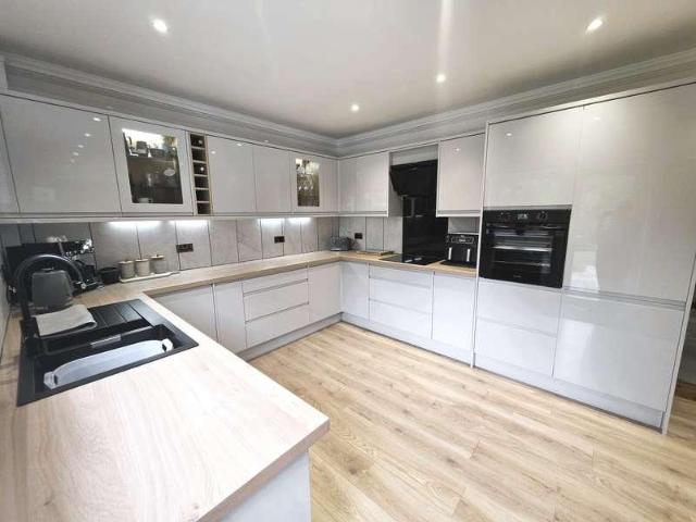 4 bed house for sale