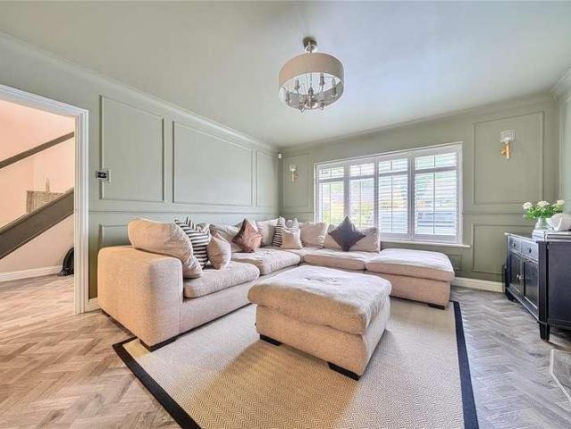 4 bed house for sale