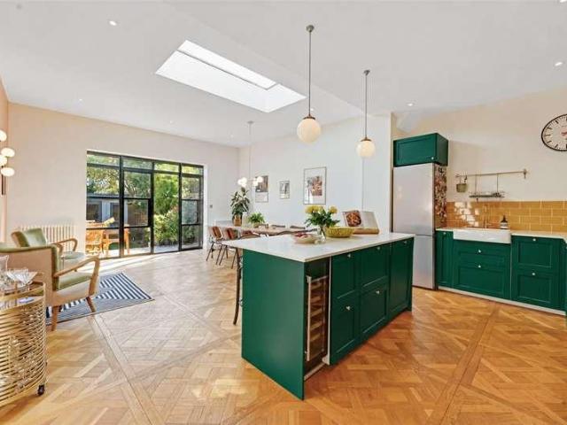 4 bed house for sale