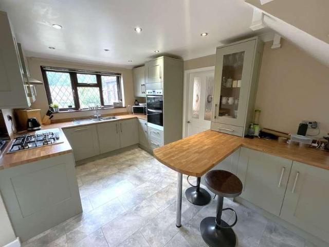 4 bed house for sale