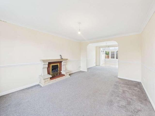 4 bed house for sale