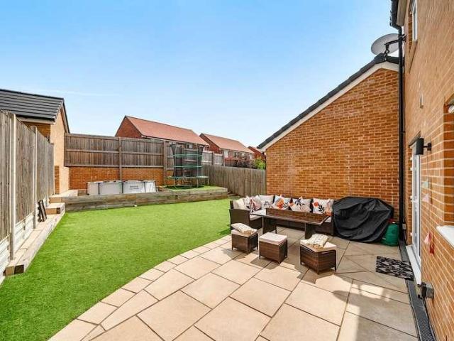 4 bed house for sale