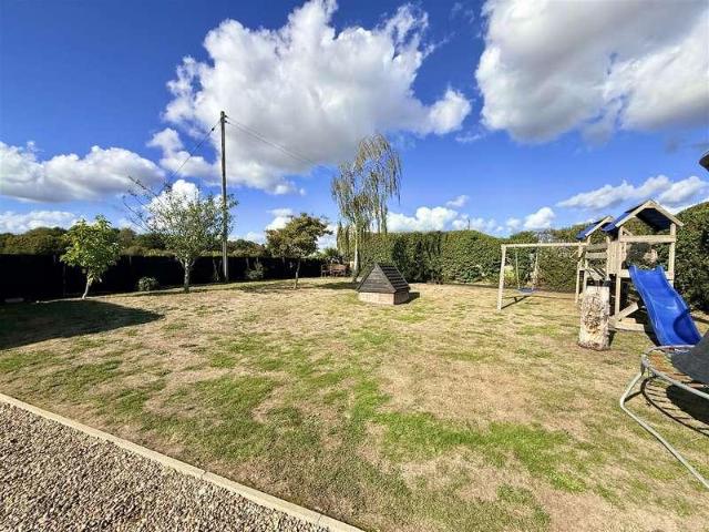 4 bed house for sale