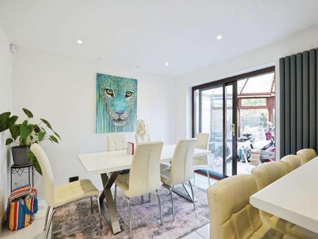 4 bed house for sale