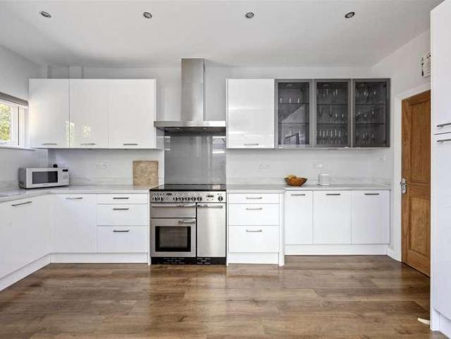 4 bed house for sale