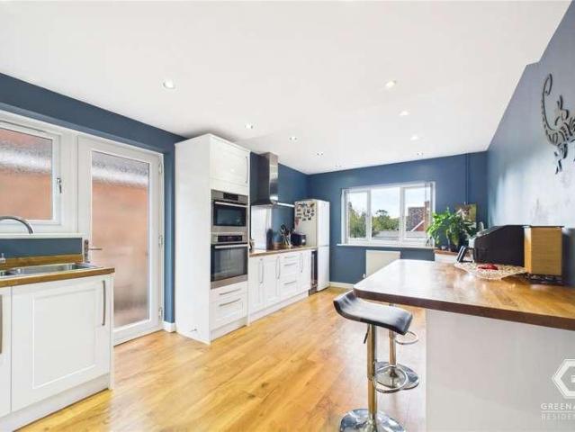 4 bed house for sale