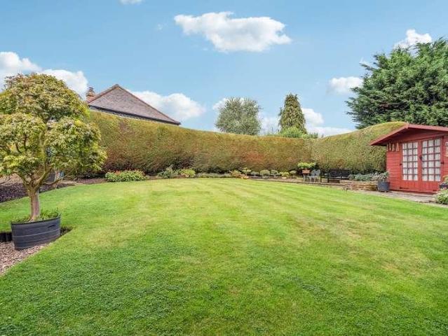4 bed house for sale