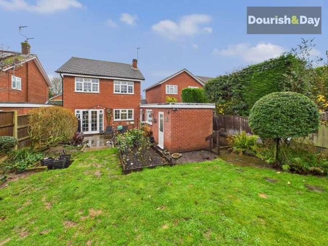 4 bed house for sale