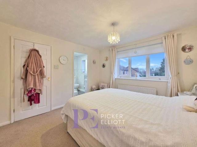 4 bed house for sale