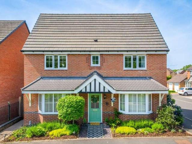 4 bed house for sale